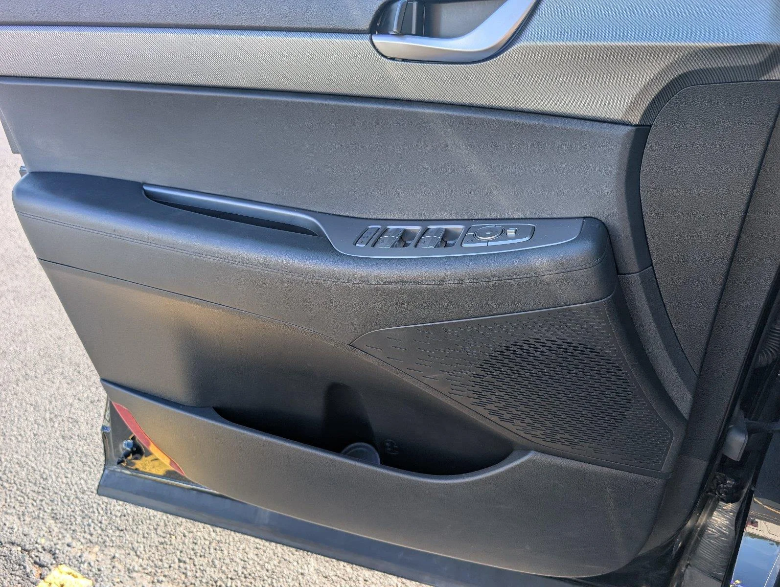 Used 2025 Abyss Black Pearl Hyundai SEL image 19