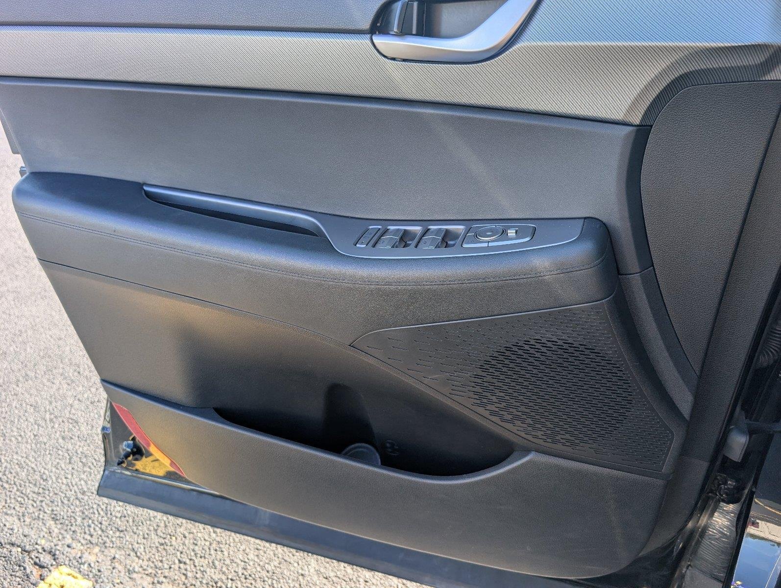 Used 2025 Abyss Black Pearl Hyundai SEL image 19