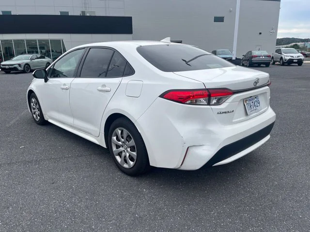 Used 2020 White Toyota LE image 5