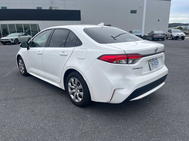 Used 2020 White Toyota LE image 5