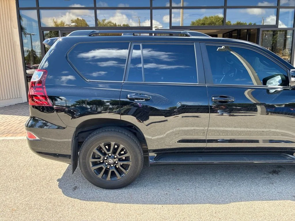 Certified Used 2022 Black Lexus 460 image 5