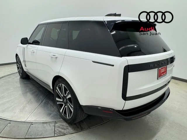Used 2023 White Land Rover SE image 36