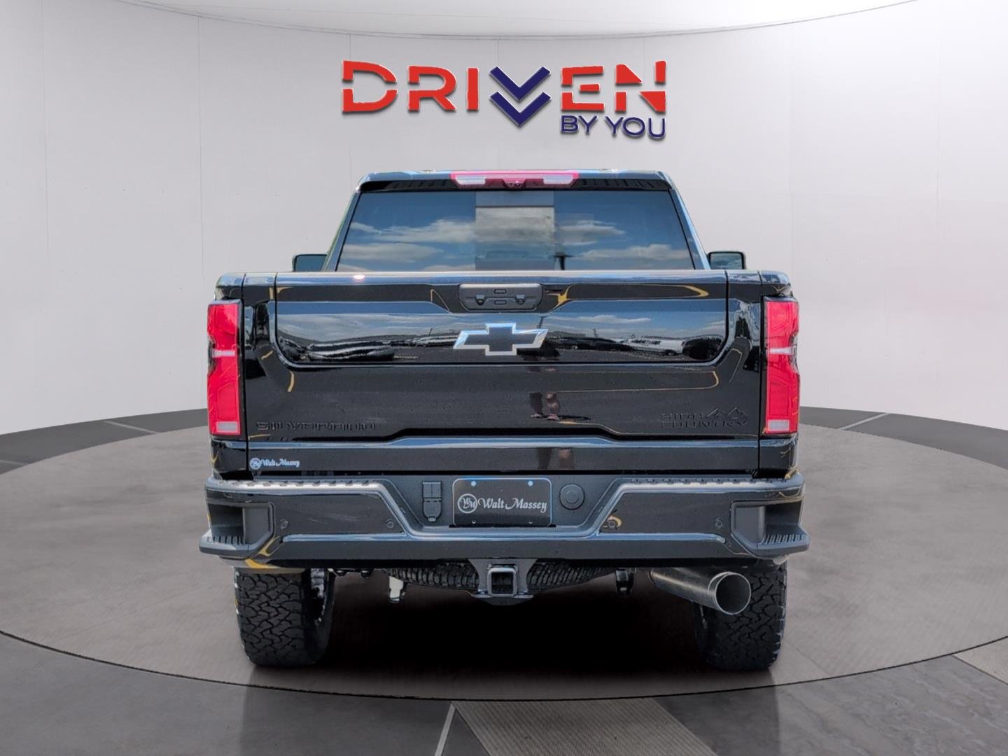 New 2026 Black Chevrolet High Country image 4