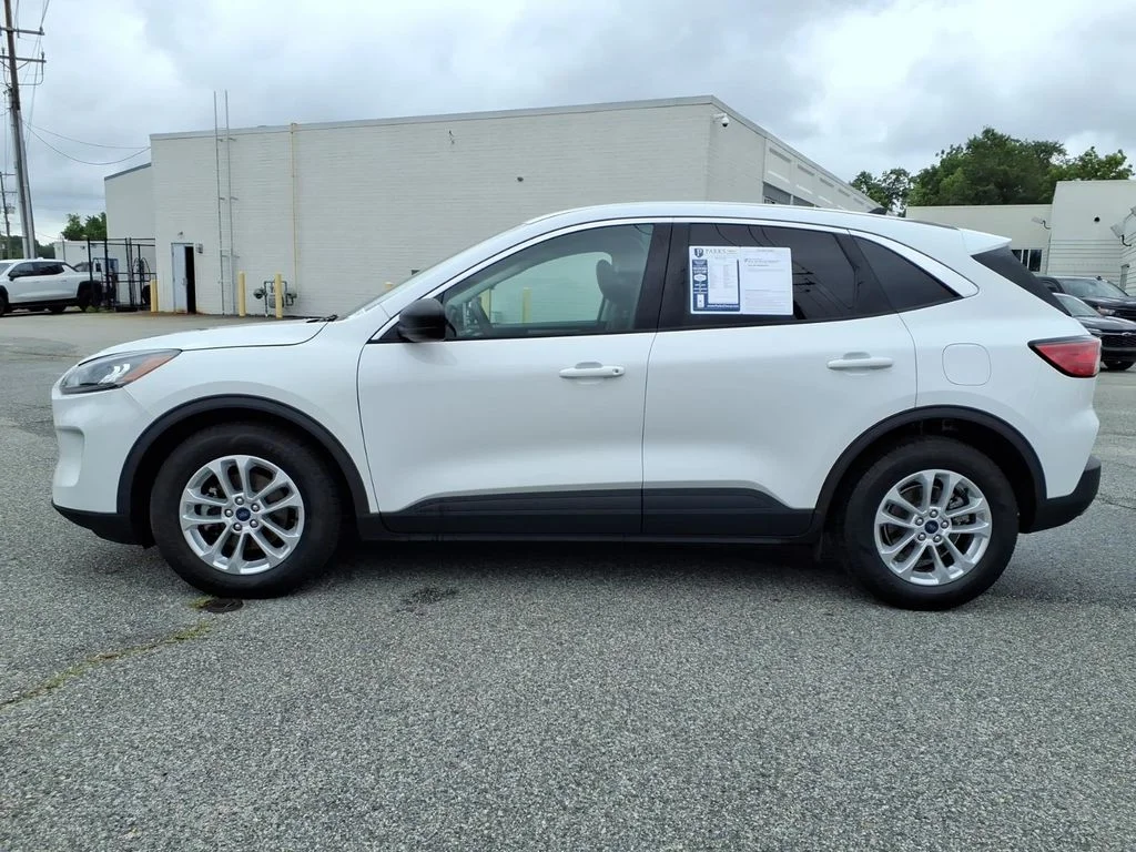 Used 2022 White Ford SE image 26