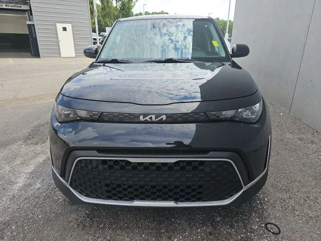 Used 2025  Kia LX image 8