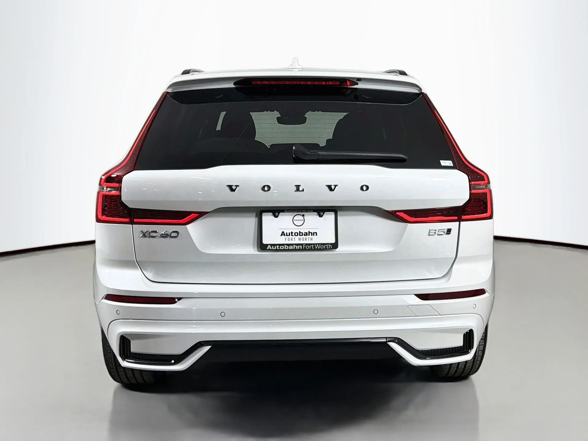 New 2026 Crystal White Volvo Plus image 7