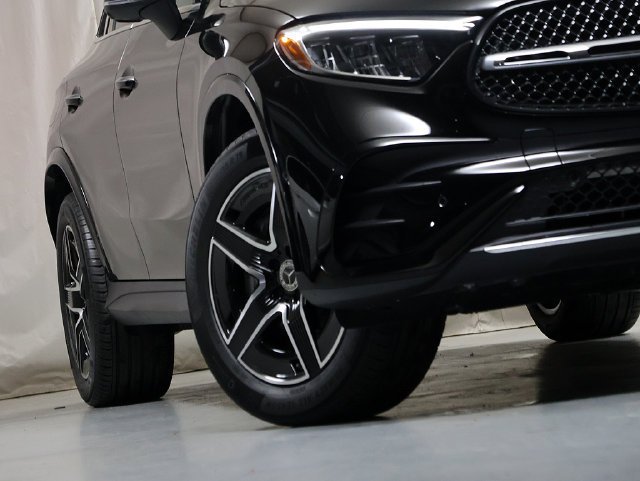 New 2027 Black Mercedes-Benz GLC 300 image 32