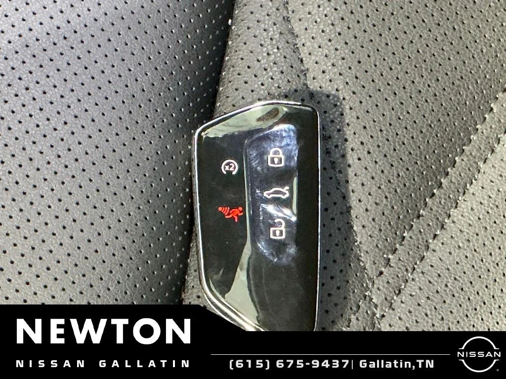 Used 2025 White Volkswagen 2.0T SE w/Technology image 62
