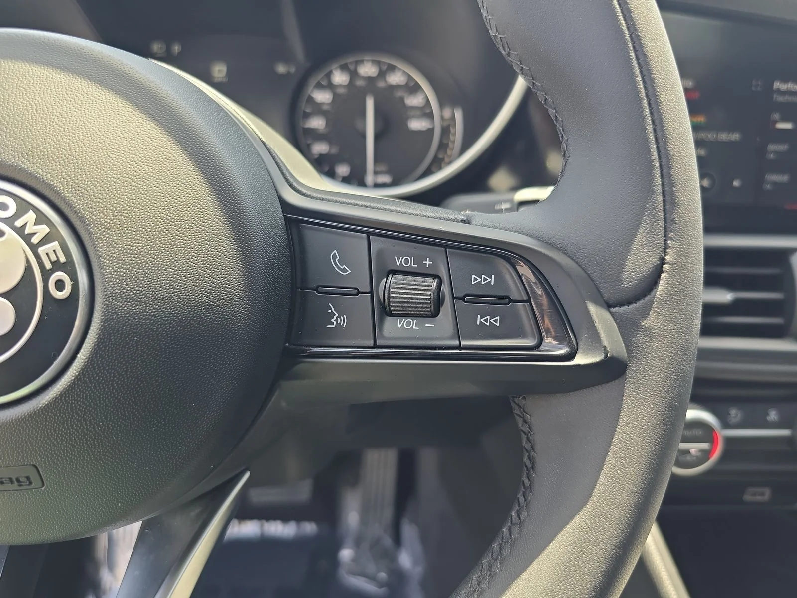 Used 2021 White Alfa Romeo Sprint image 23