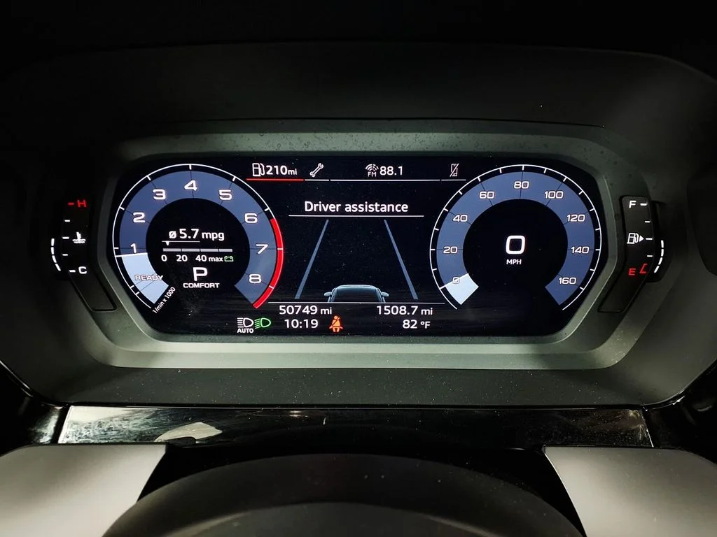 Used 2024  Audi 40 Premium image 18