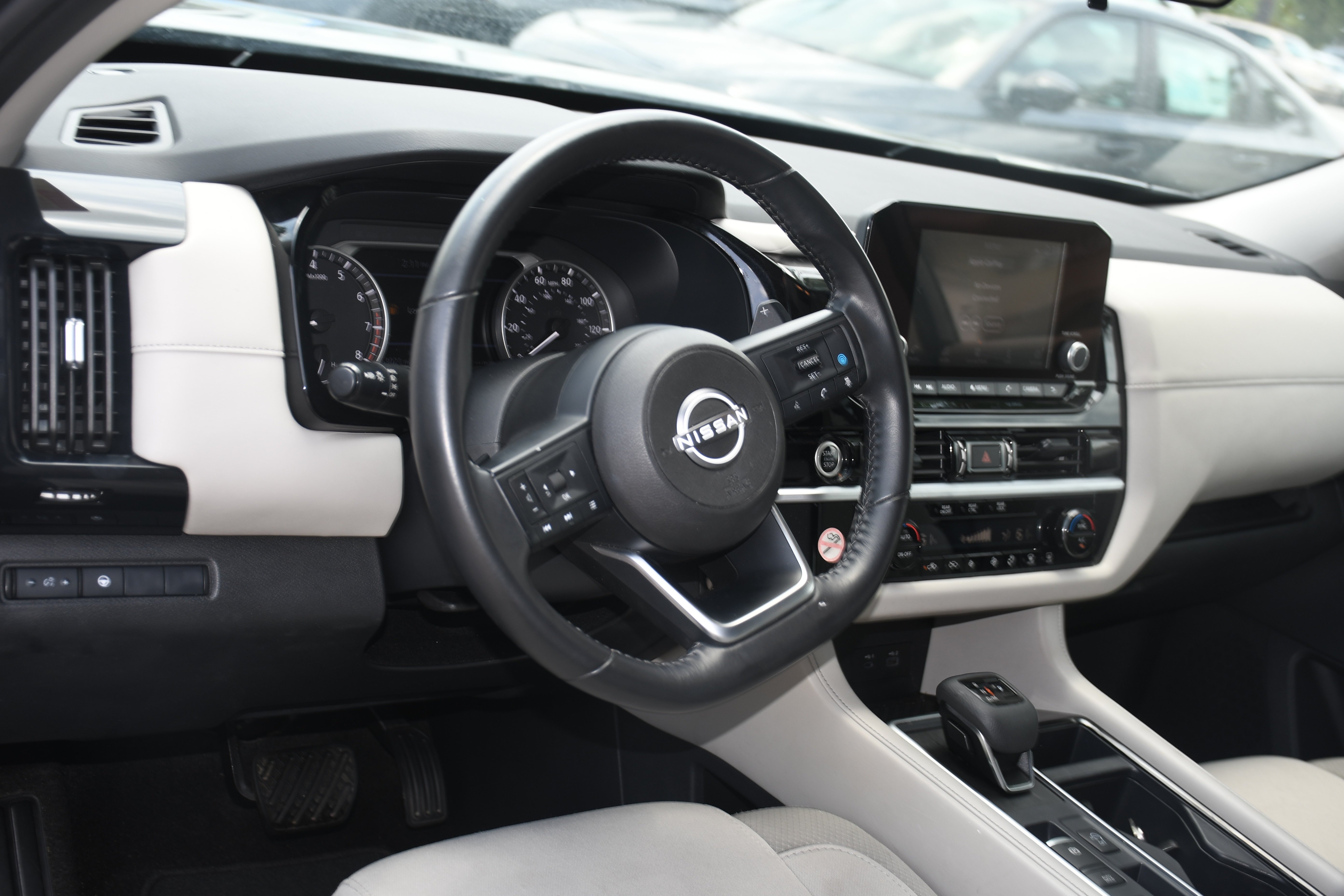 Used 2024 Gray Nissan SV image 8