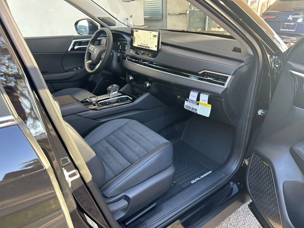 New 2026 Black Mitsubishi SE image 23