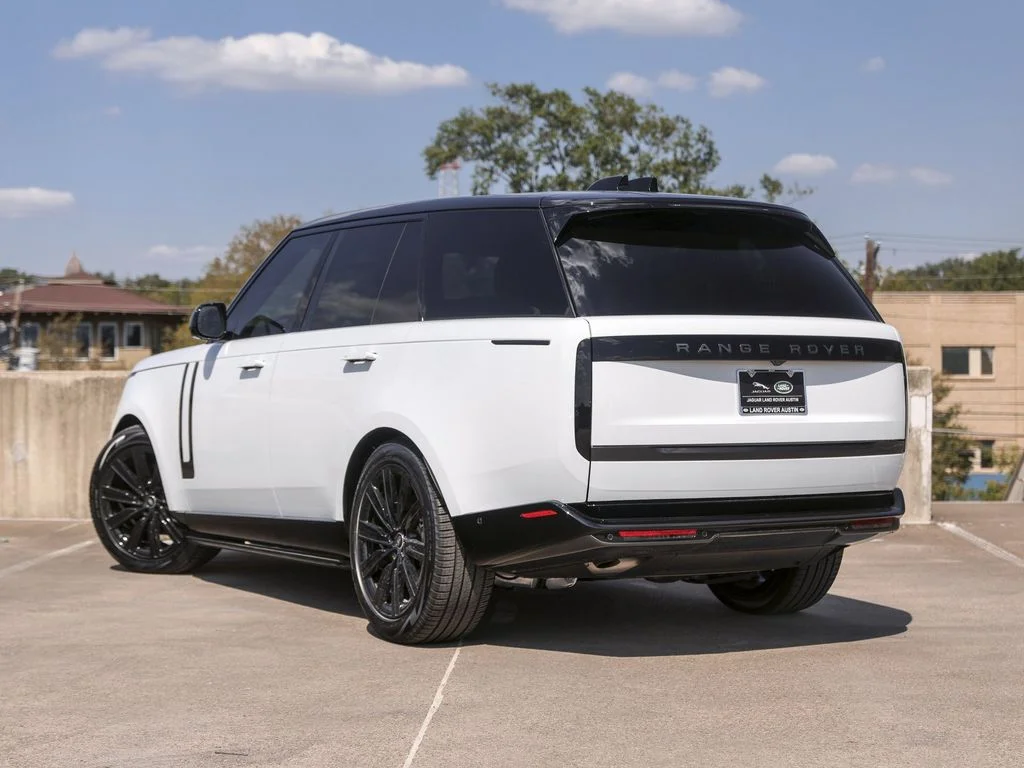 New 2025 White Land Rover SE image 5