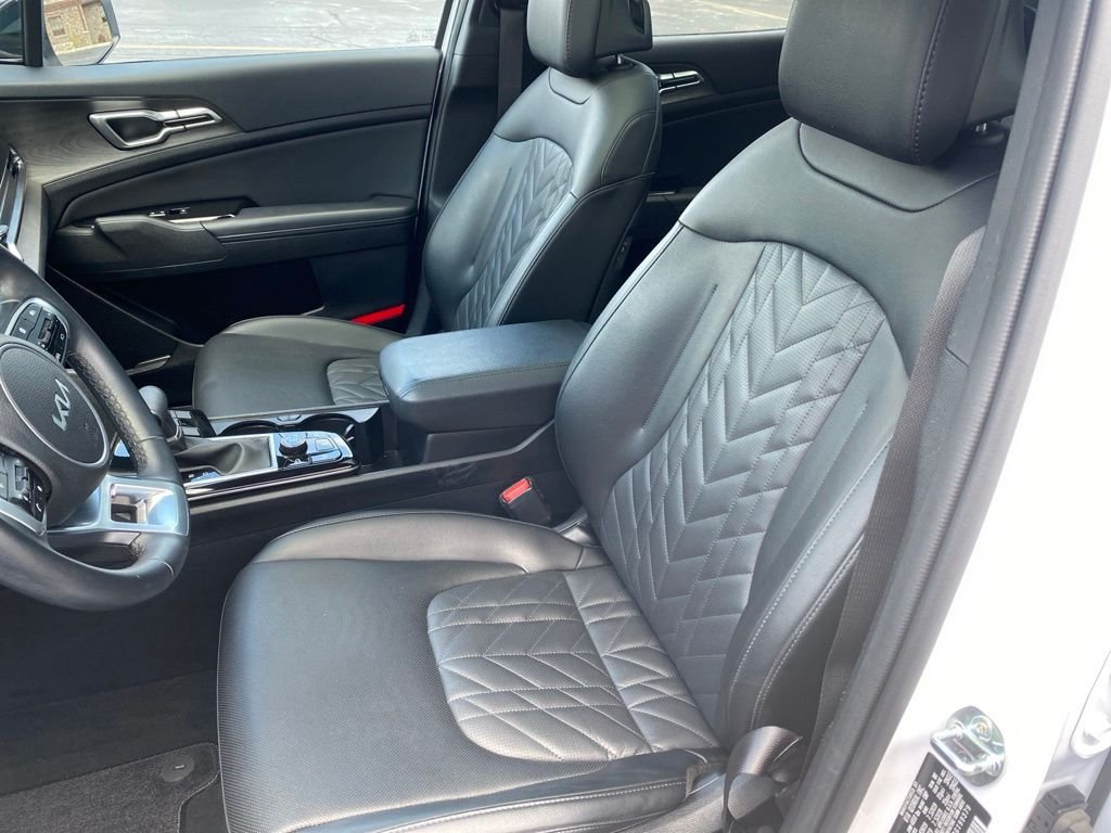 Certified Used 2024 White Pearl Kia X-Line image 20