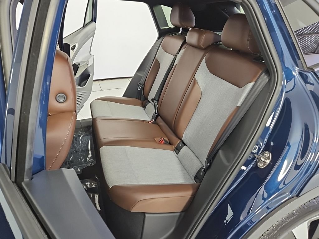 Used 2023 Blue Volkswagen Pro image 20