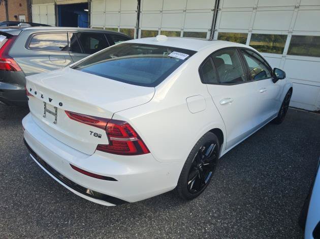 Certified Used 2025 Crystal White Pearl Volvo T8 Ultra Black Edition image 4