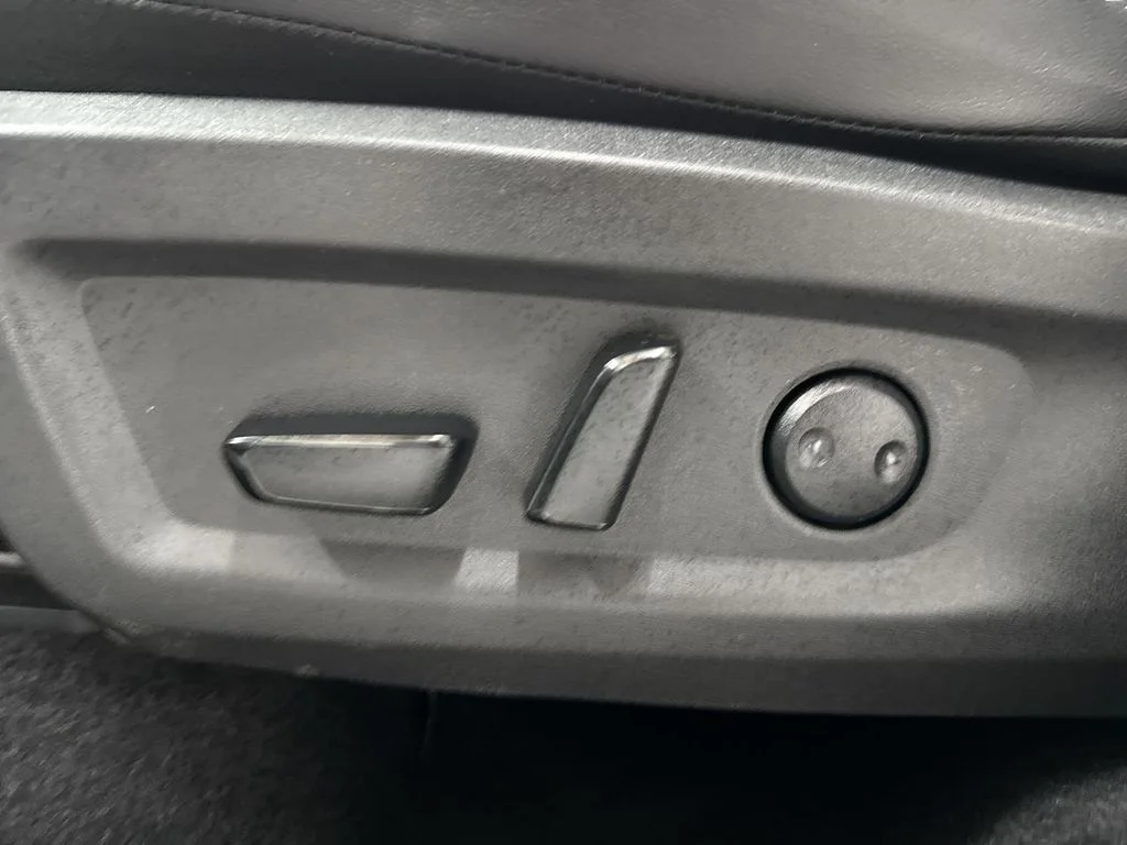 Used 2025 White Pearl Nissan SL image 14