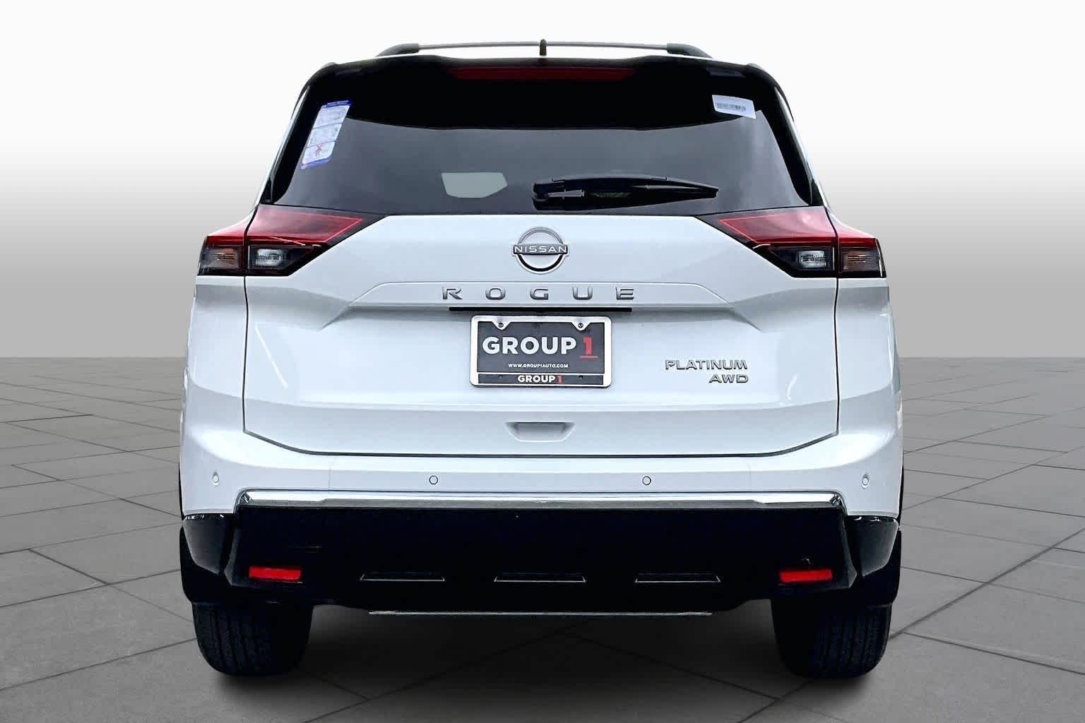 New 2026 2T WHT BLK XKJP Nissan Platinum image 4