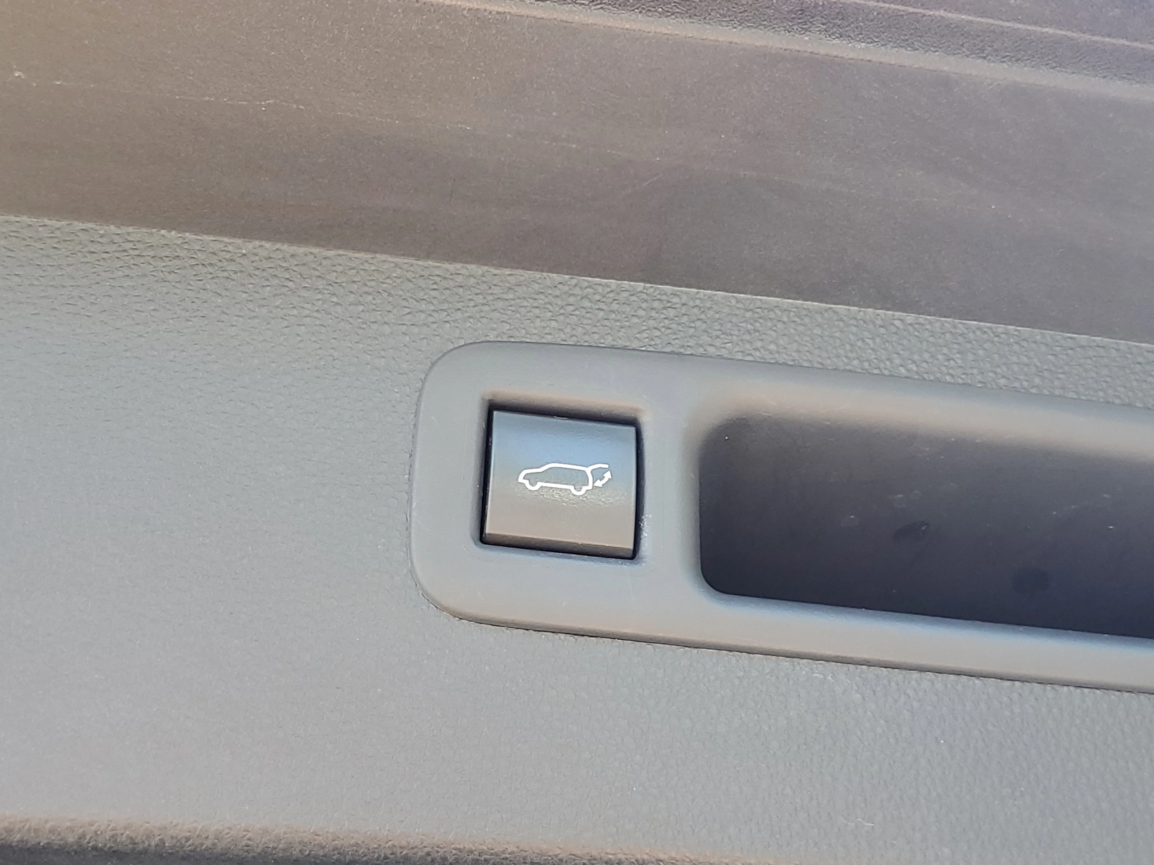 Used 2022 Ruby Flare Pearl Toyota Hybrid XLE image 10