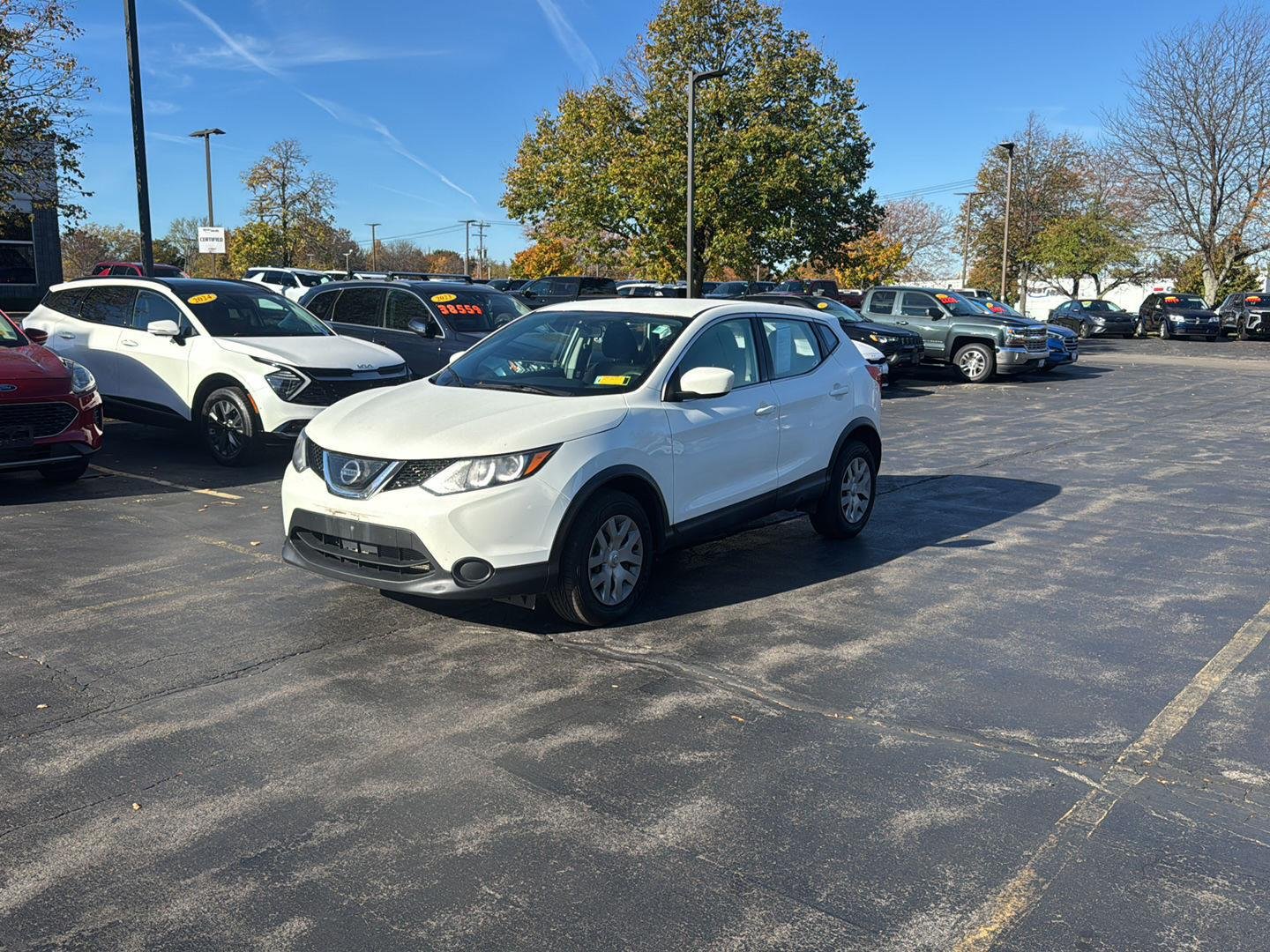 Used 2019 Glacier White Nissan S image 5