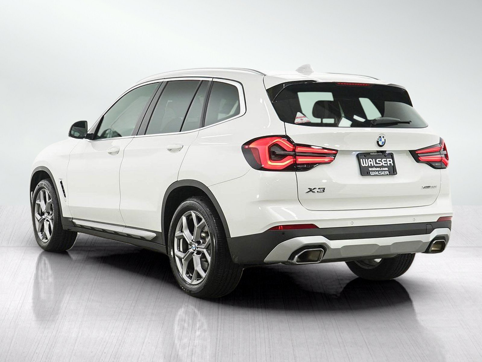 Used 2023 White BMW xDrive30i image 3