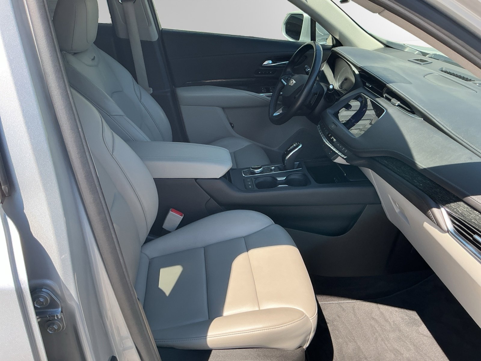 Used 2020 Radiant Silver Metallic Cadillac FWD Premium Luxury image 15
