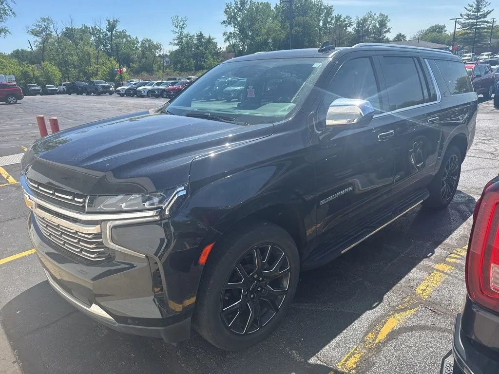 2023 Chevrolet Suburban 4WD 1500 Premier's photo