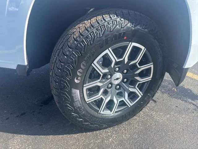 New 2026 Summit White Chevrolet Z71 image 10