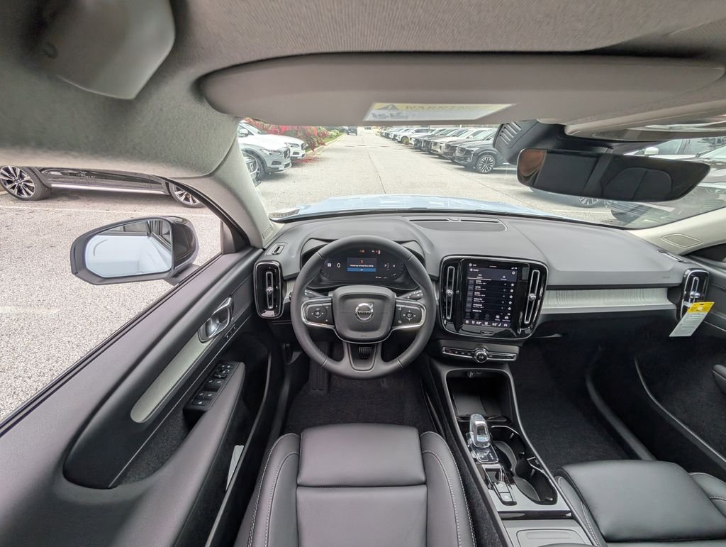 2026 Volvo XC40 Plus - Photo 10