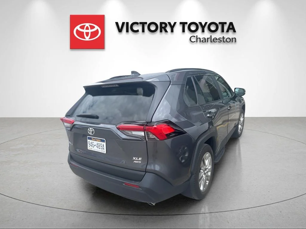 Used 2024 Gray Toyota XLE Premium image 4