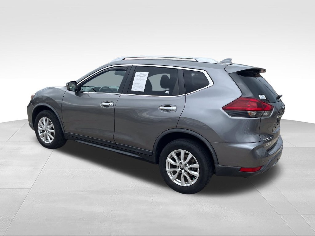 Used 2019 Gray Nissan SV image 3
