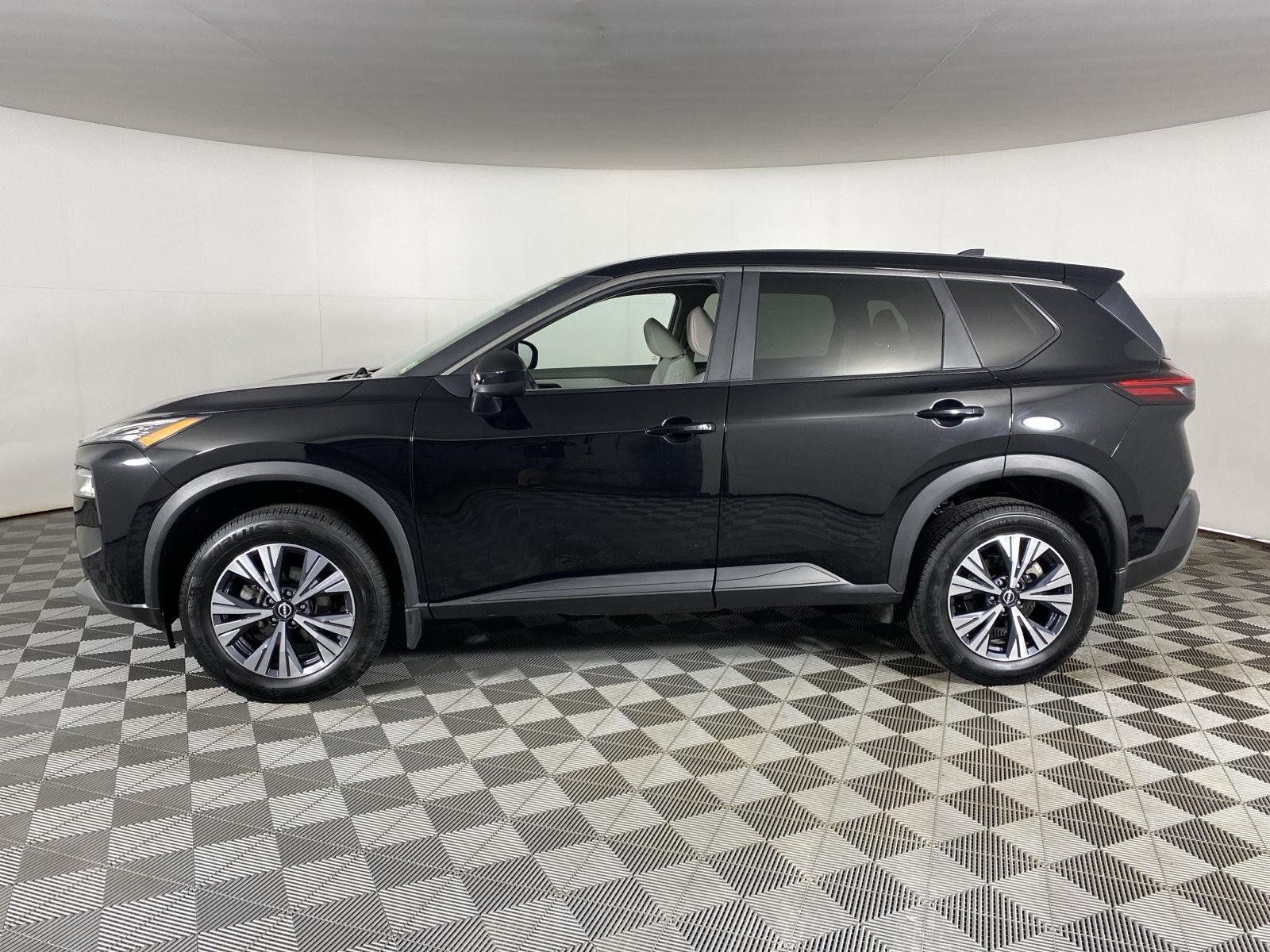 Used 2023 Super Black Nissan SV image 4