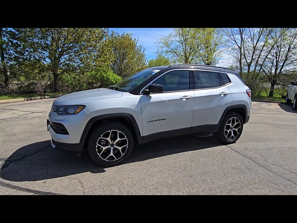 New 2026 Silver Zynith Metallic Clear-Coat Exterior Paint Jeep Limited image 5