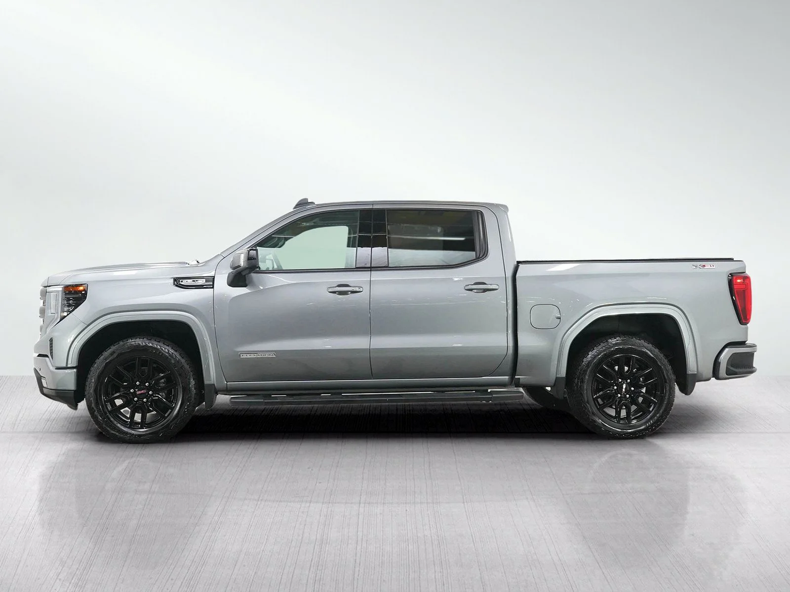 Used 2025 GMC Sierra 1500 Elevation with VIN 3GTUUCED4SG208528 for sale in Roseville, Minnesota