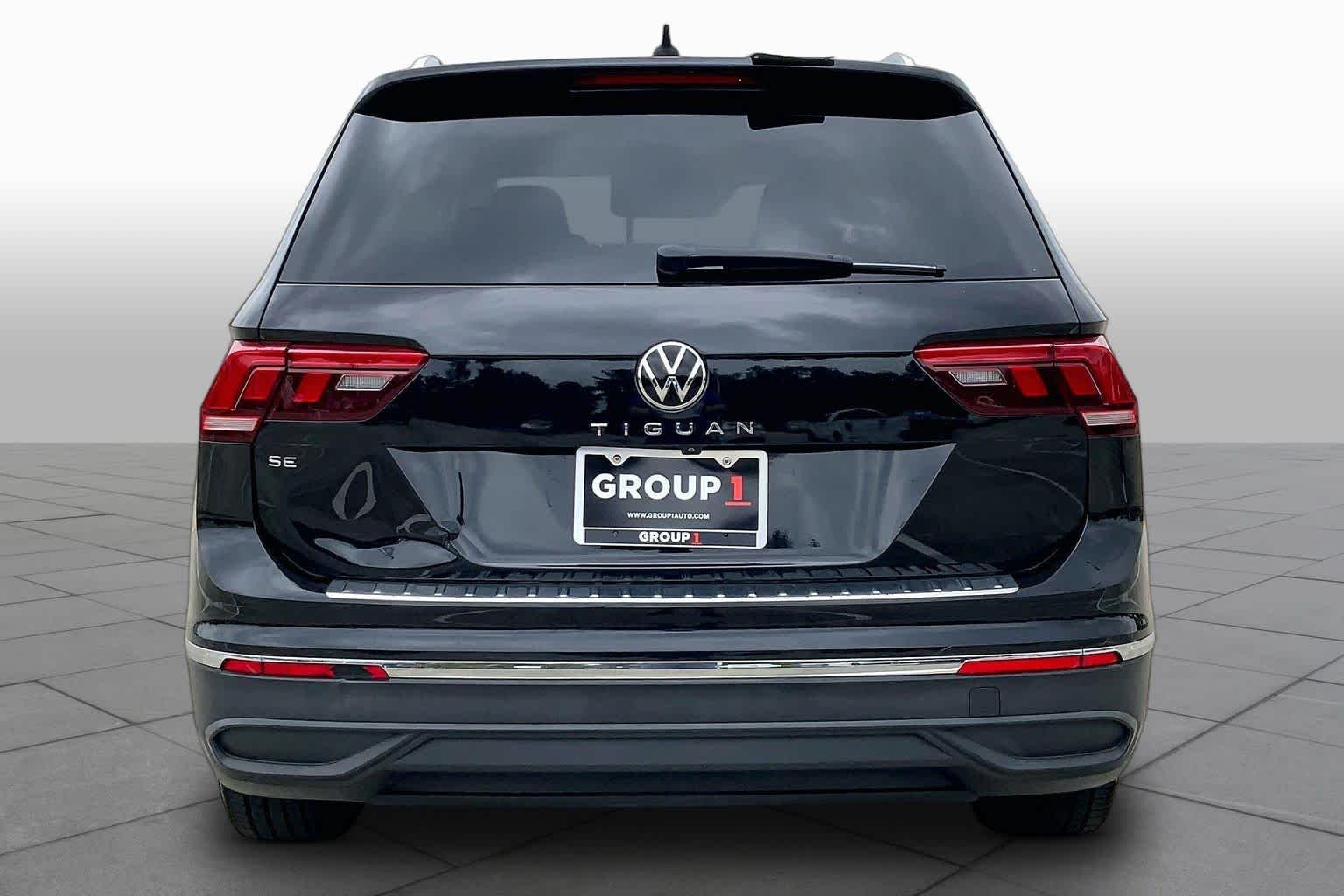 Used 2022 Deep Black Pearl Volkswagen SE image 5
