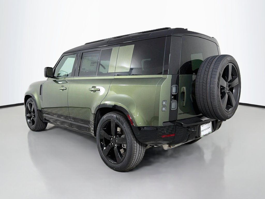 New 2026 Woolstone Green Land Rover X-Dynamic SE image 7