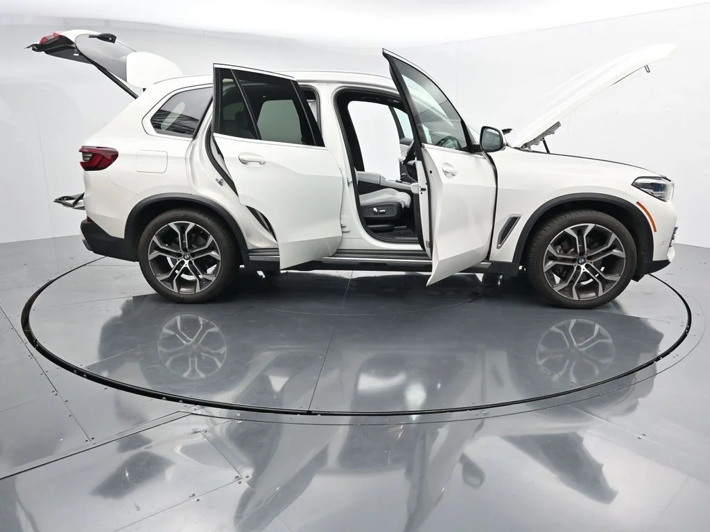 Used 2023 White BMW xDrive40i image 26