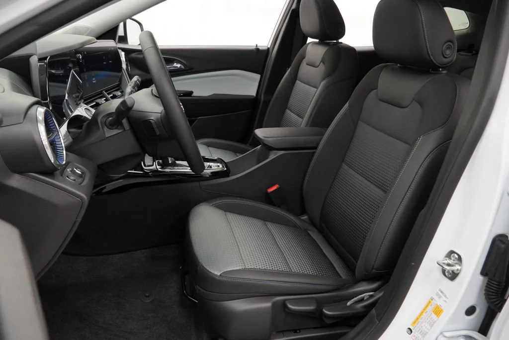 New 2026 Summit White Chevrolet LT image 7