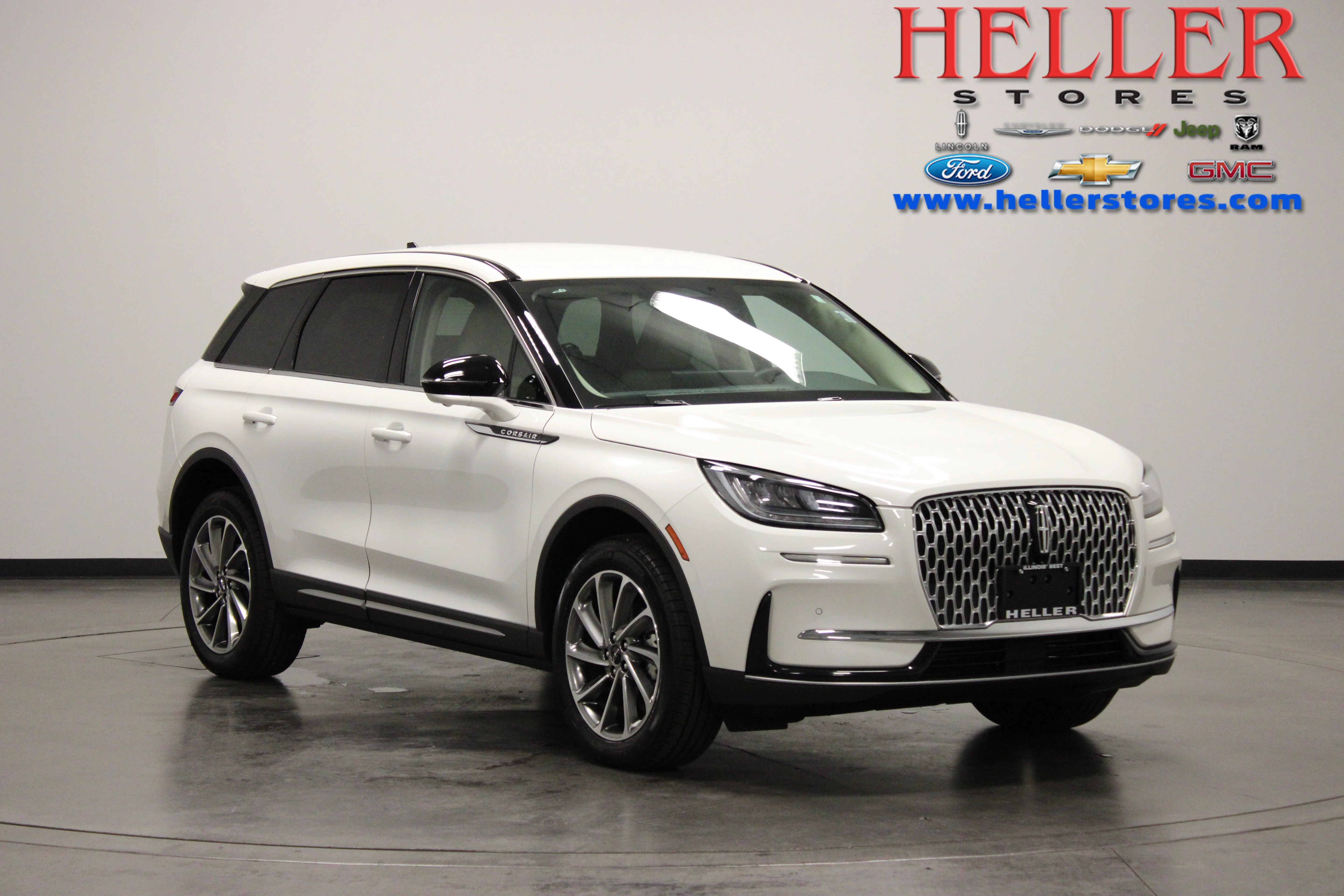 Used 2025 White Metallic Lincoln Premiere image 1