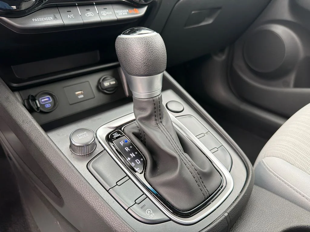 Used 2023 White Hyundai SEL image 30