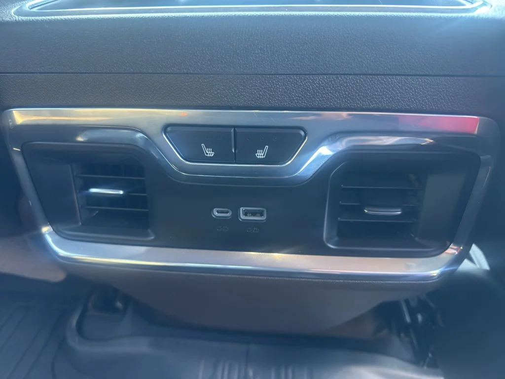 Used 2025 Sterling Metallic GMC Denali image 19