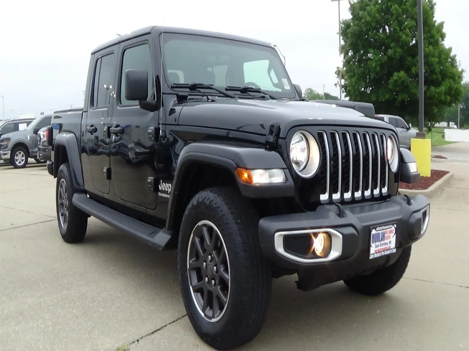 Used 2022 Black Clear Coat (px8) Jeep Overland image 4