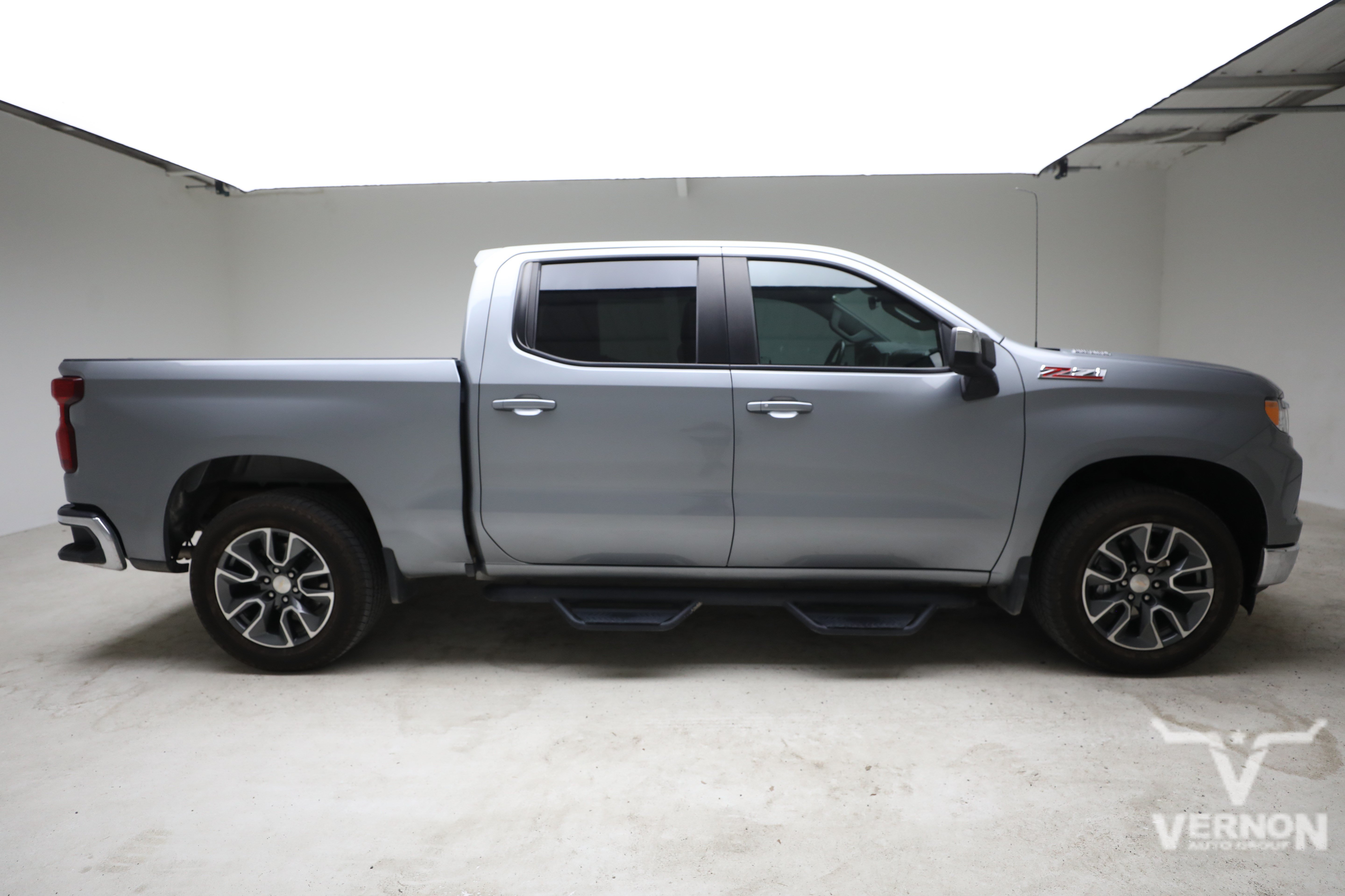Used 2023 Sterling Gray Metallic Chevrolet Y image 6