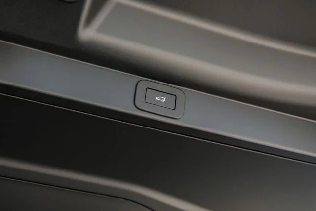 New 2026  Land Rover SE image 67