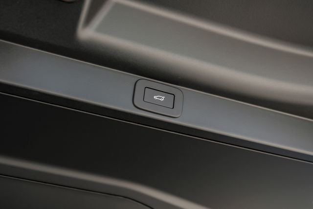 New 2026 Belgravia Green Land Rover SE image 67