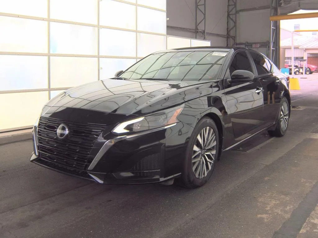 Used 2024 Black Nissan 2.5 SV image 2