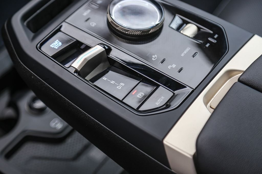 2025 BMW iX 50 - Photo 16