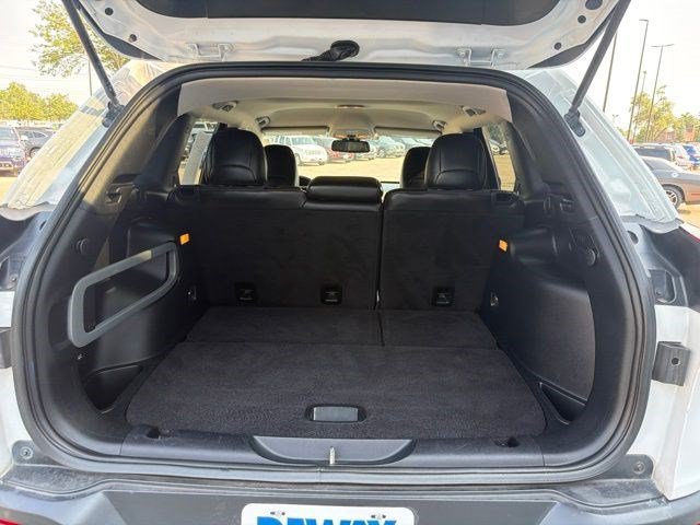 Used 2016 Bright White Clearcoat Jeep Trailhawk image 16