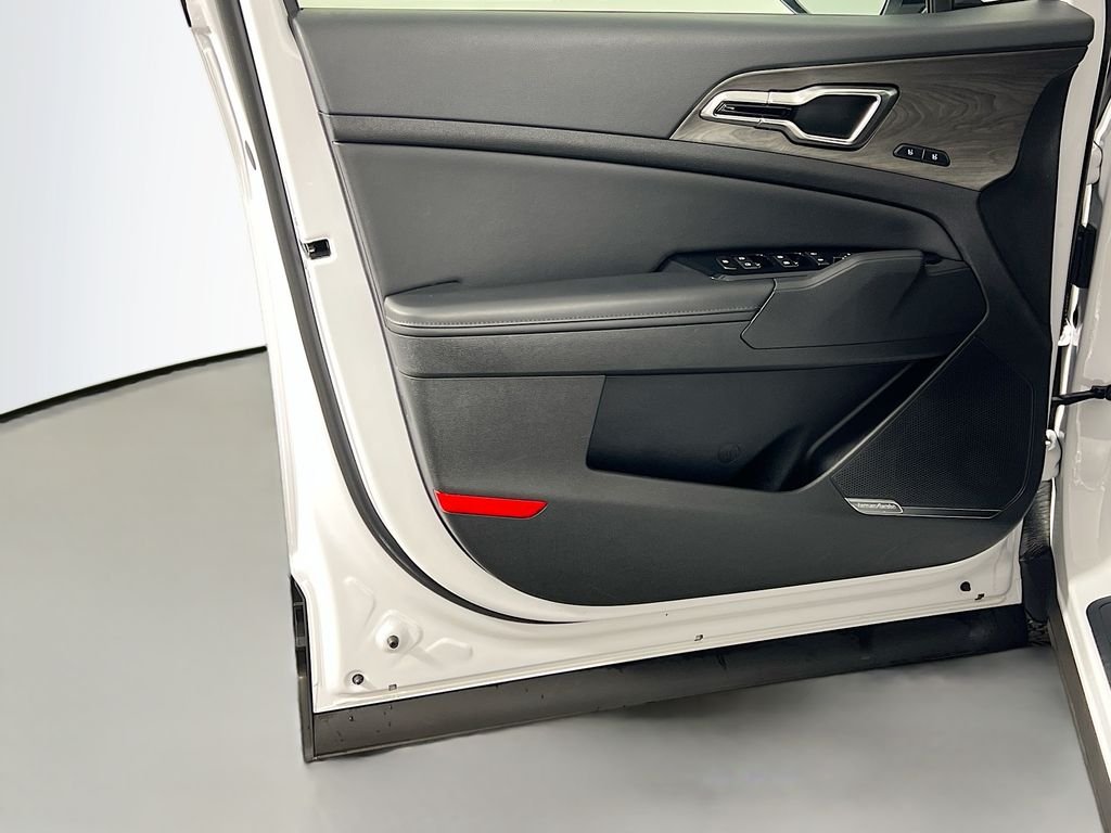 Used 2024 Glacier White Pearl/Ebony Black Roof Kia X-Pro Prestige image 18