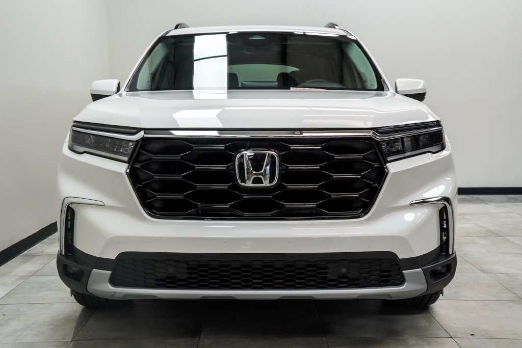 Used 2025 White Honda Touring image 7